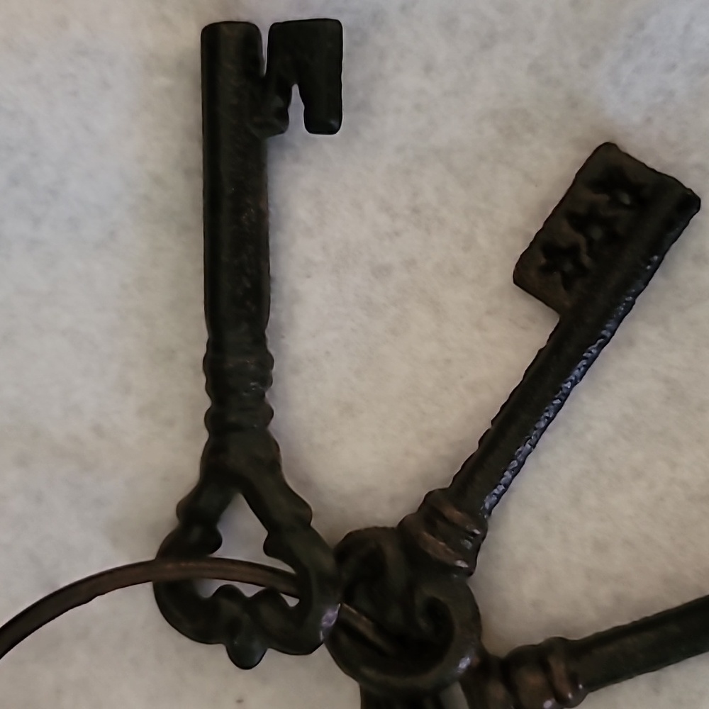 Metal decorative keys - Picture 5 of 5